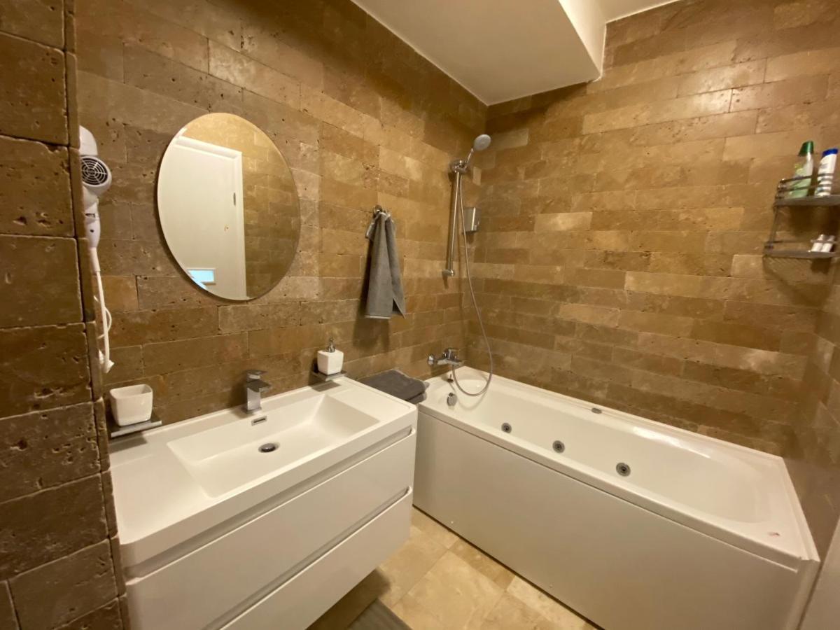 Stefanestii de Jos Sunny Deluxe Apartment Cosmopolis מראה חיצוני תמונה